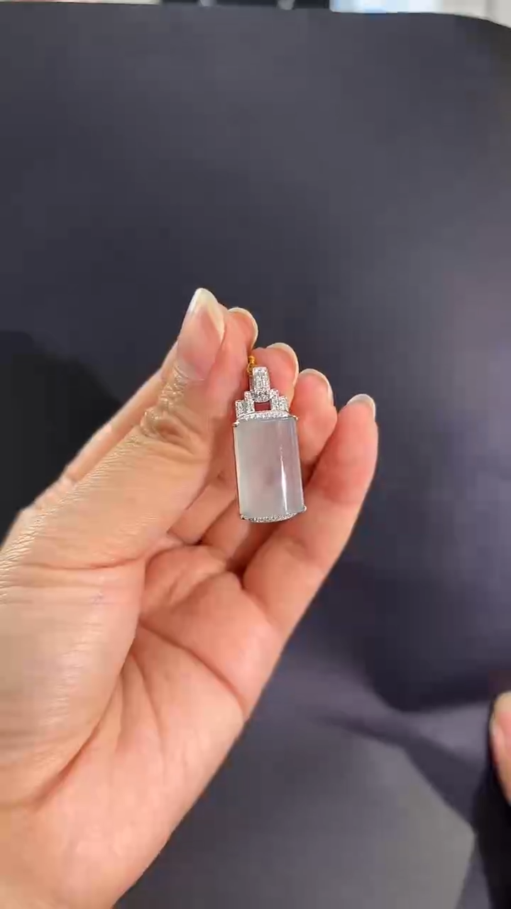 【闪购商品】翡翠吊坠(不含链)18K金镶嵌翡翠方柱吊坠多人不退不换