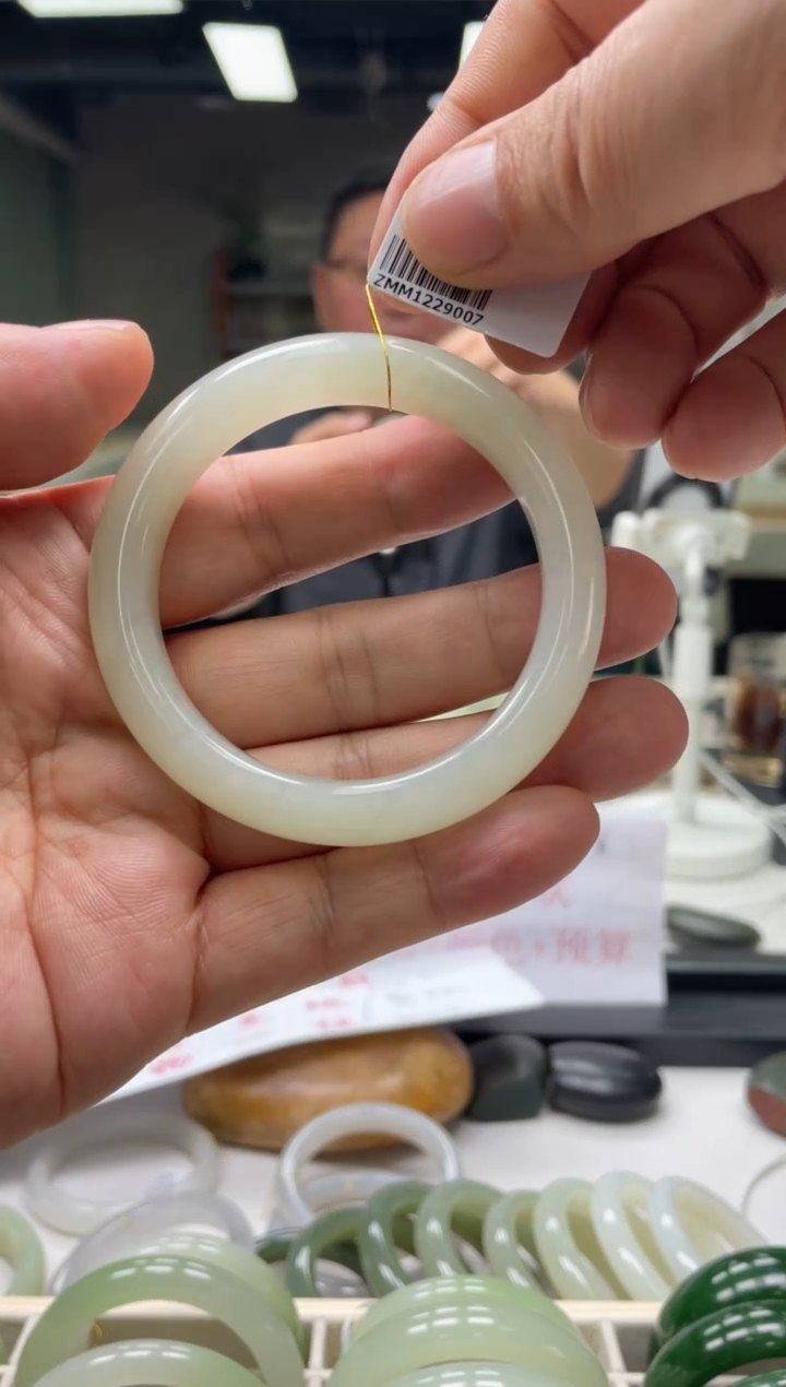 【闪购商品】和田玉手镯未镶嵌编码 9007圈口56-57