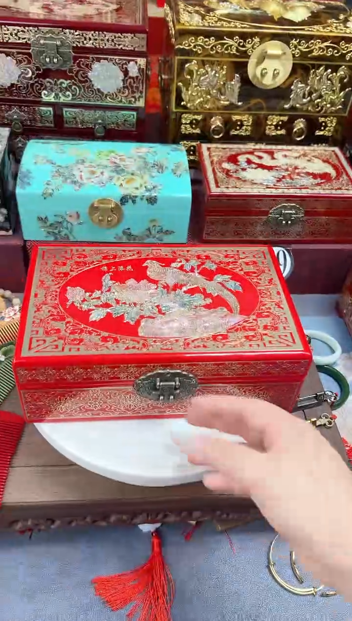 24厘米双层款掐丝螺钿镶嵌大红锦上添花