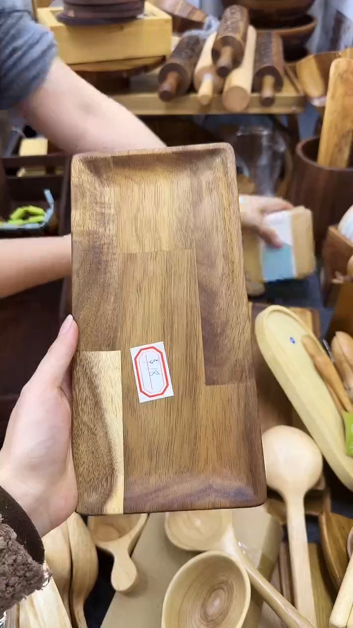 相思木盘子一个。