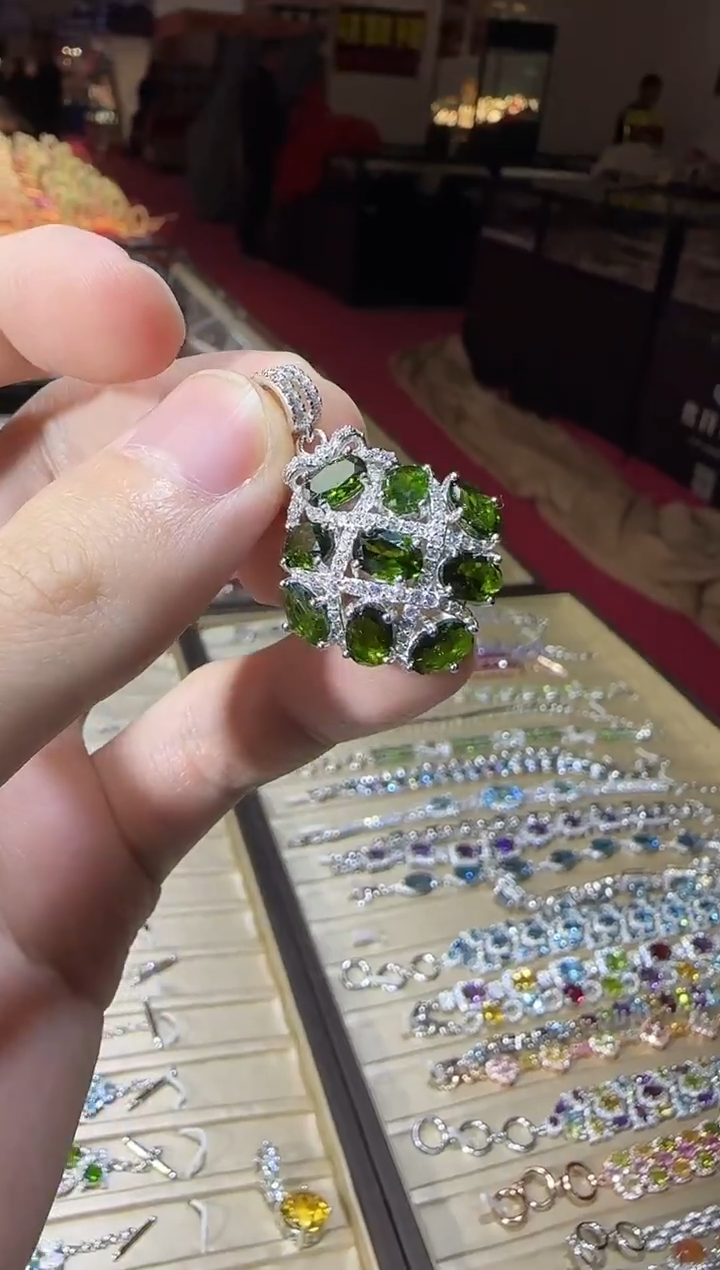 银S925镶嵌透辉石吊坠设计款