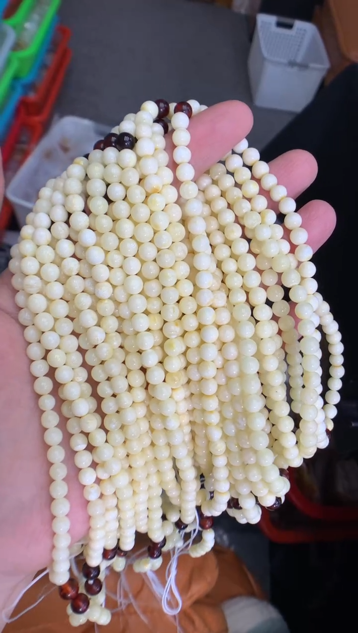 蜜蜡未镶嵌珠宝奇石多样性发一件