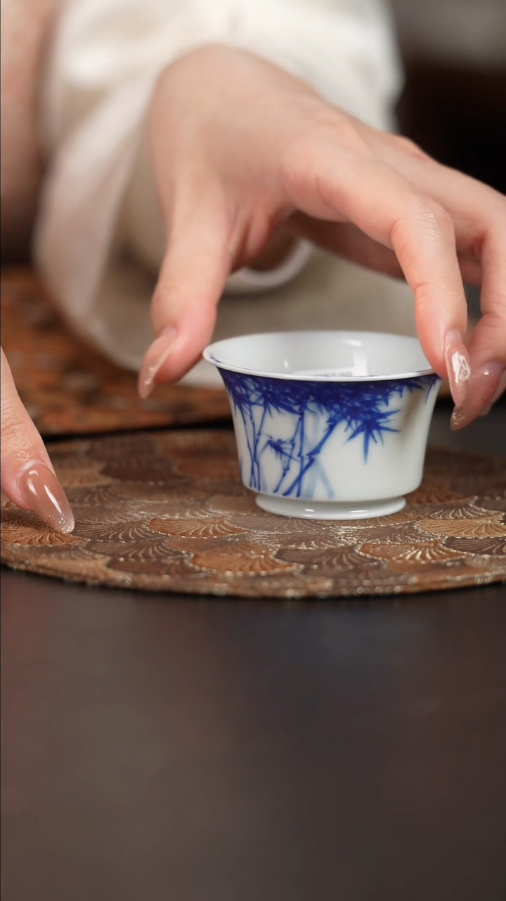 【闪购商品】杯看山柴窑青花竹