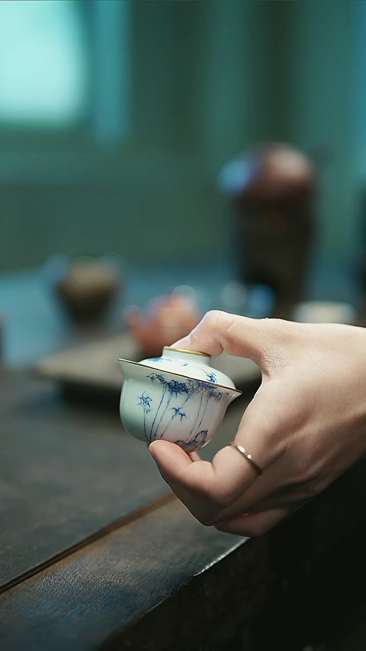 【闪购商品】青花竹图描金若深盖碗