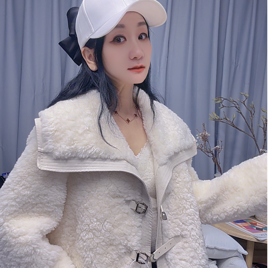 M54J051慕之淇羊羔毛时尚大翻领千金风宽松减龄短款外套