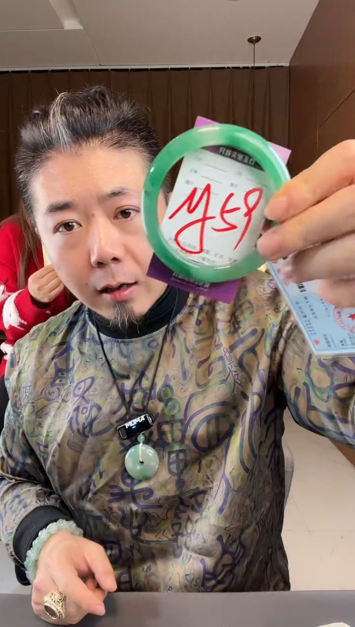 【闪购商品】石英质玉手镯未镶嵌非洲翠