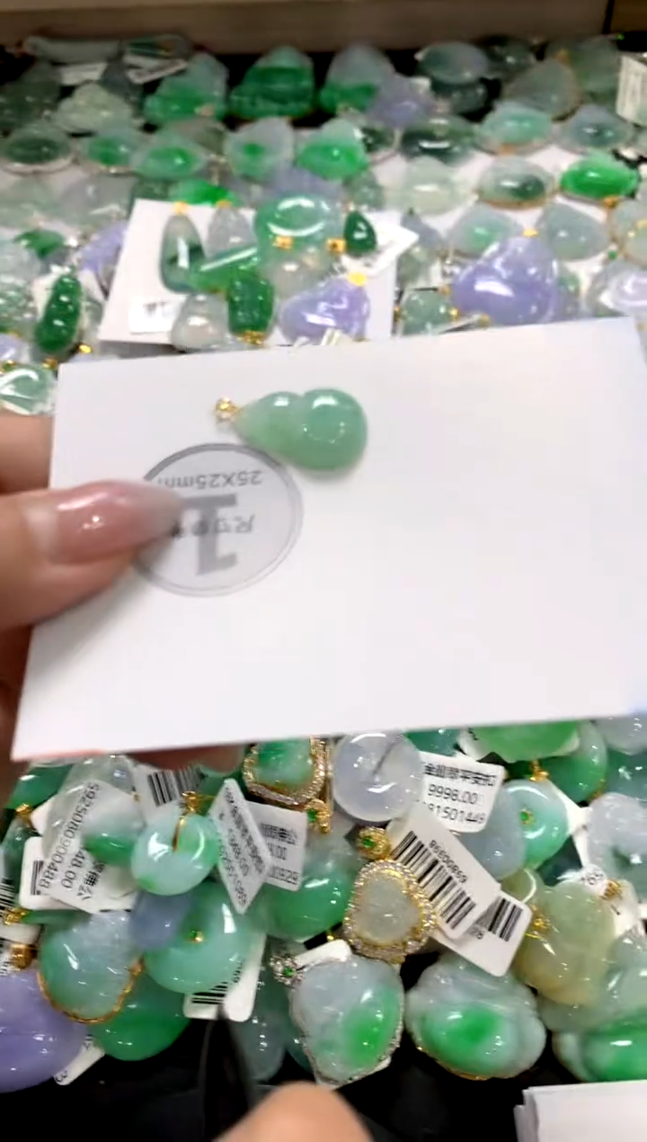 颈饰18K金镶嵌翡翠1111111111111111