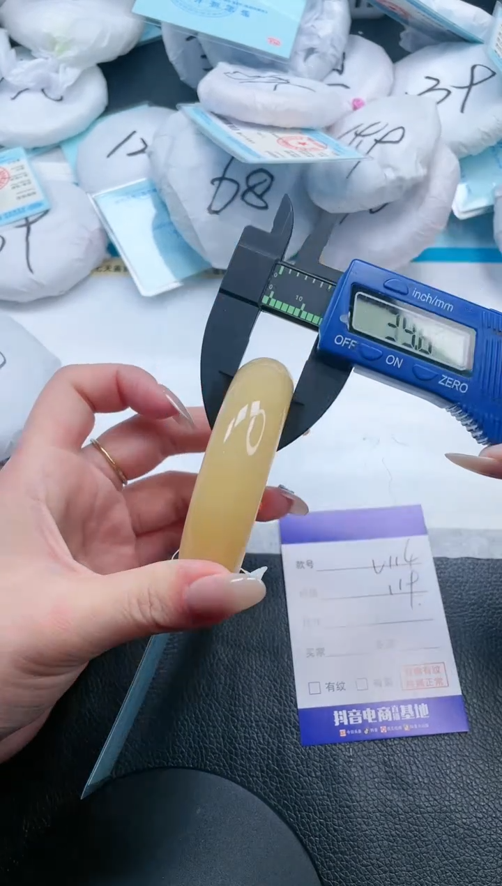 【闪购商品】石英质玉手镯未镶嵌24V114-53