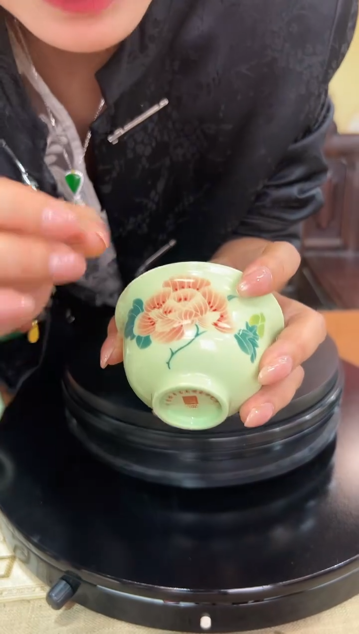 摆件瓷绿稀土绿稀土芙蓉花开压手杯