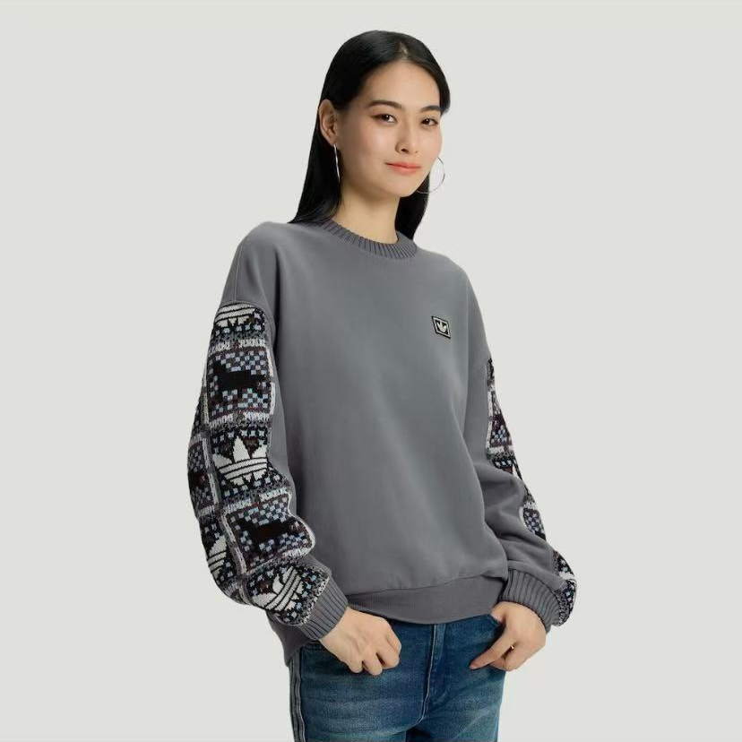 adidas/阿迪达斯三叶草新年款女子运动宽松圆领卫衣套头衫IA8931