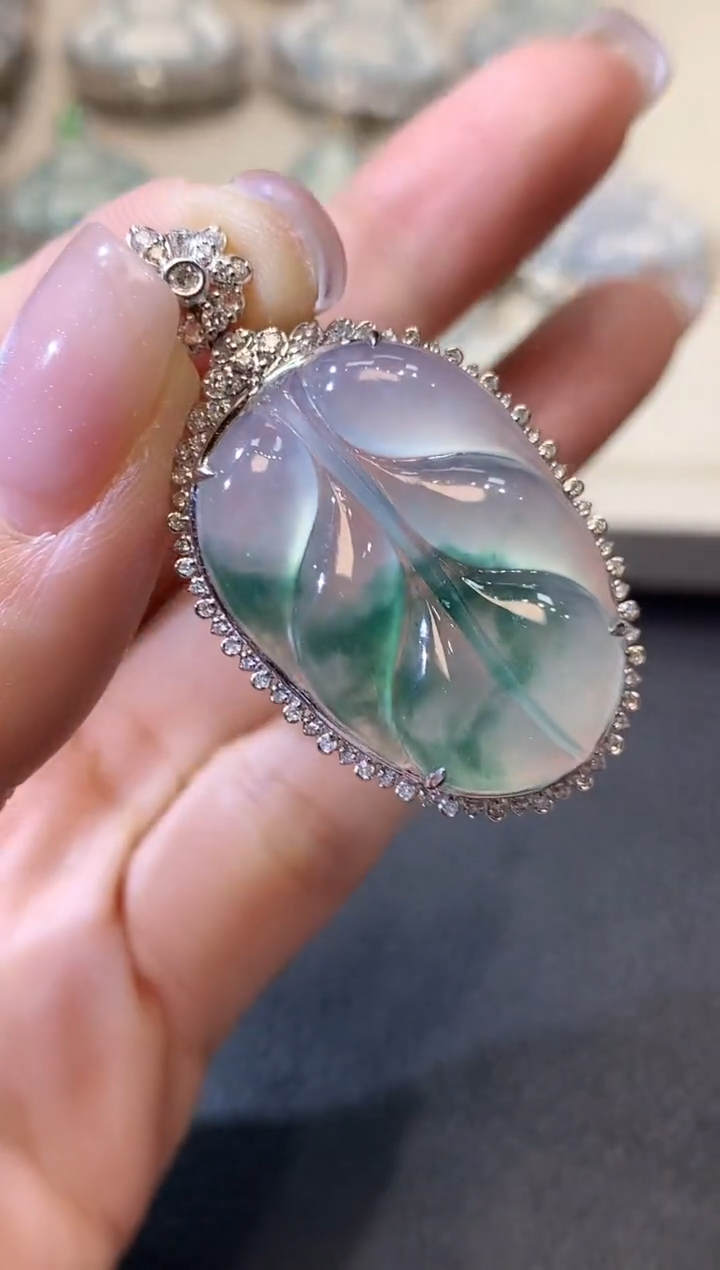 【闪购商品】翡翠吊坠(不含链)18K金镶嵌D47