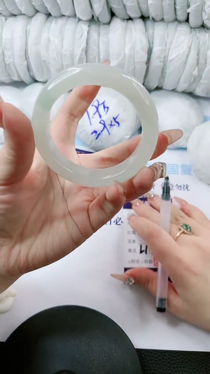 【闪购商品】石英质玉手镯未镶嵌多样性发货L