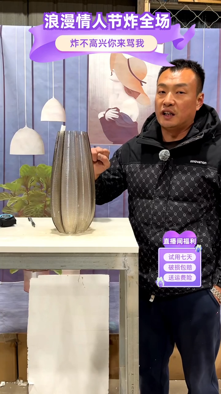 【闪购商品】玻璃107茶色横纹花瓶