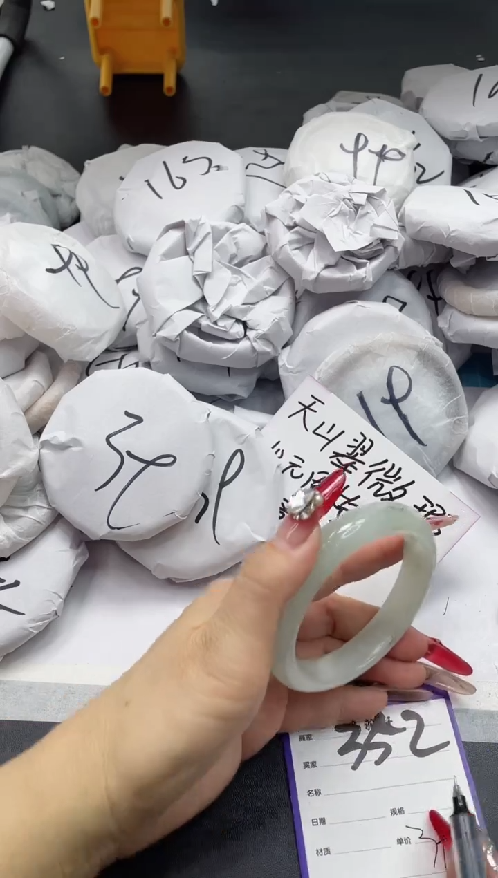 【闪购商品】石英质玉手镯未镶嵌352