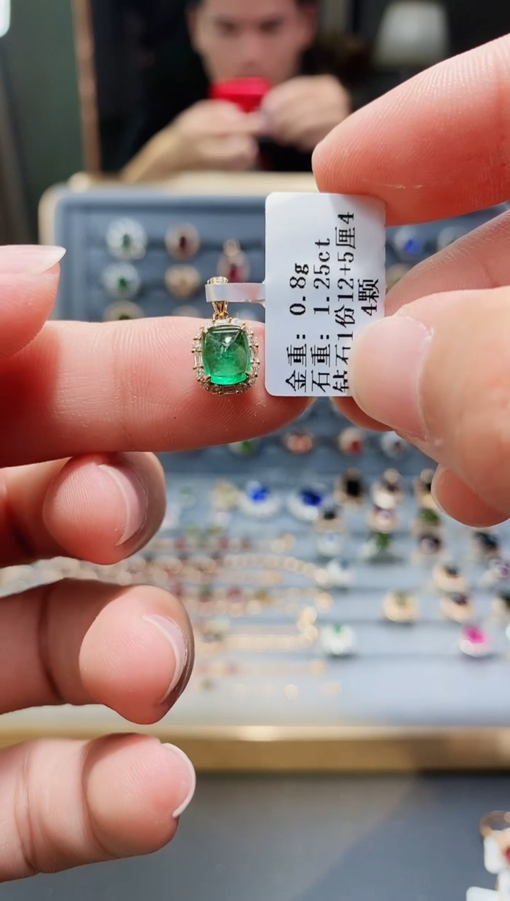 18K金镶嵌颈饰祖母绿1.25.