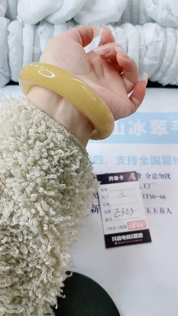 【闪购商品】石英质玉手镯未镶嵌多样性发货E323-65