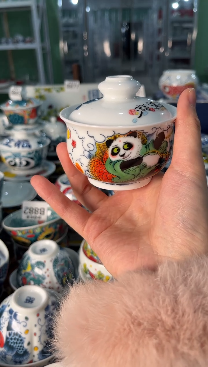 瓷片陶昨明熊猫盖碗（福利价格）