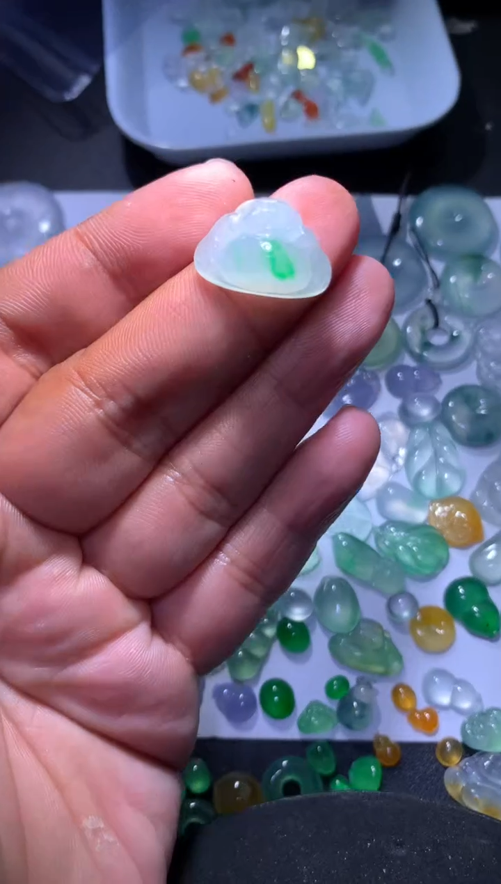 【闪购商品】翡翠颈饰未镶嵌佛公