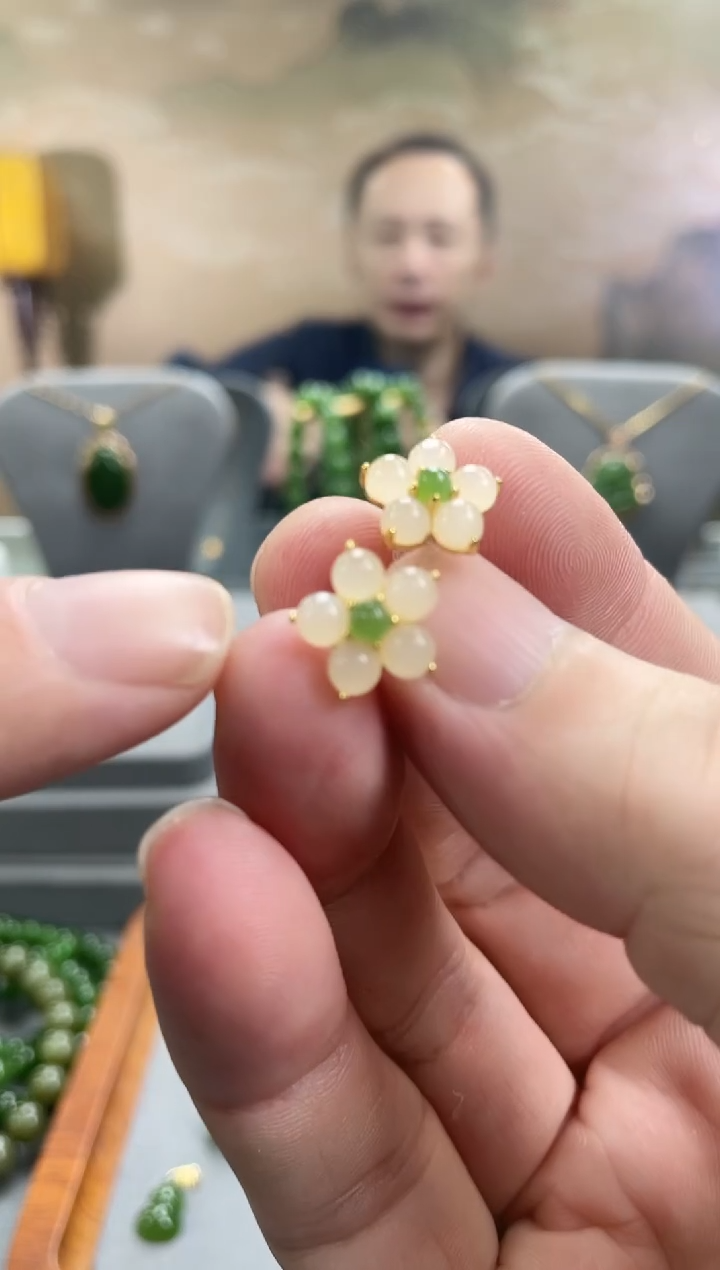 银S925镀金镶嵌和田玉耳饰银S925镀金镶嵌 和田玉 耳饰