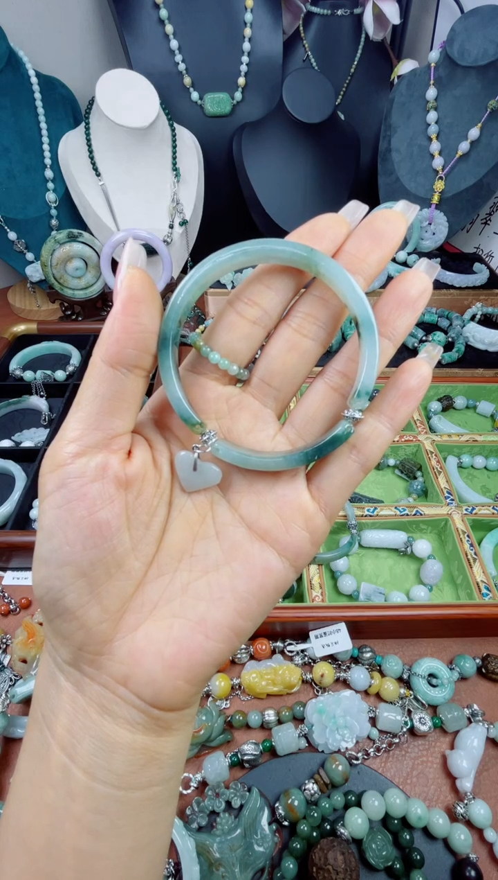 翡翠手镯未镶嵌k****麻大长腿