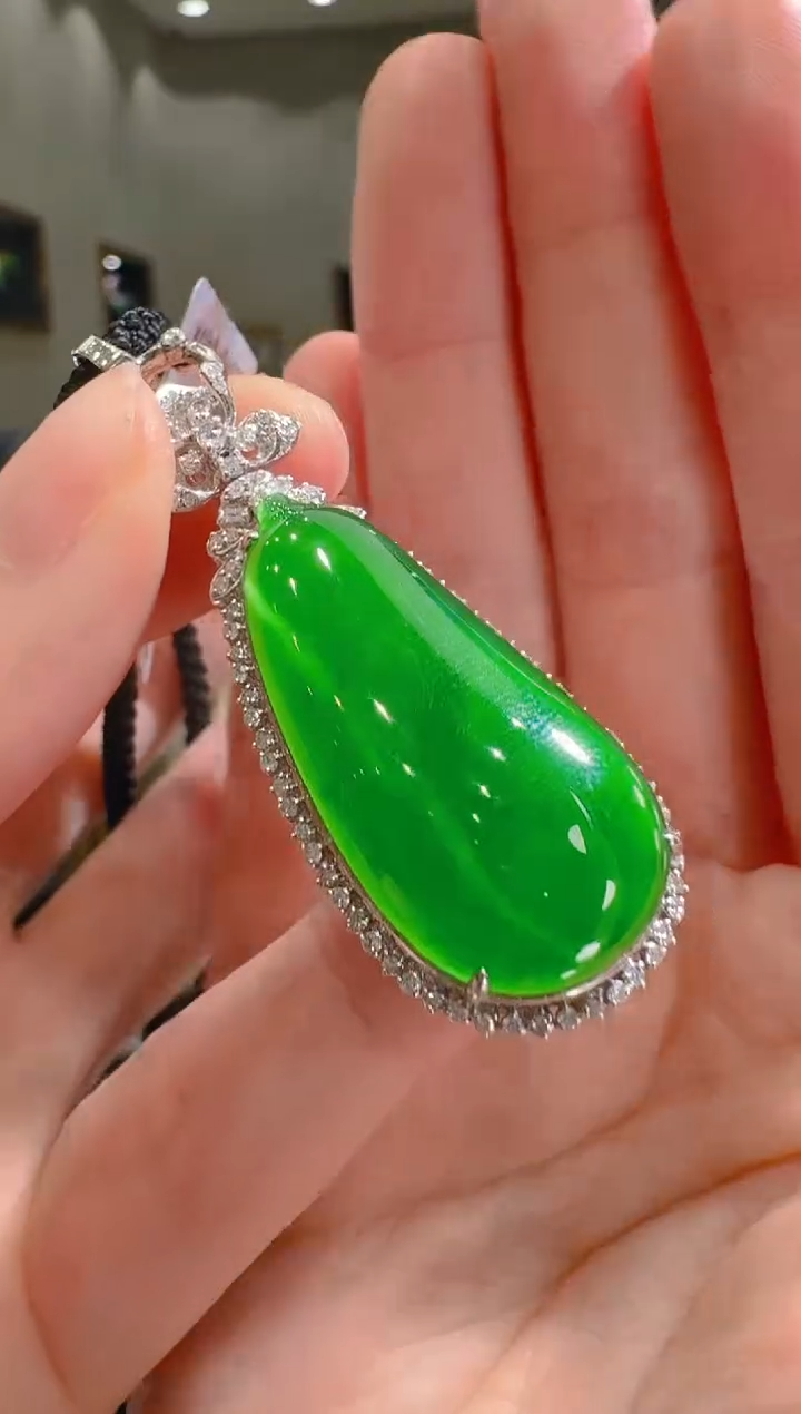 【闪购商品】翡翠吊坠(赠链)18K金镶嵌天然翡翠A货