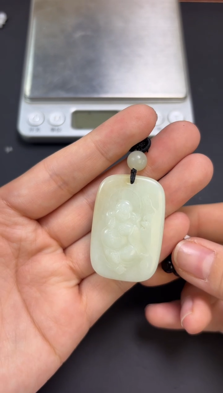 【闪购商品】和田玉吊坠(赠链)未镶嵌且末微色差迪克兰吊坠