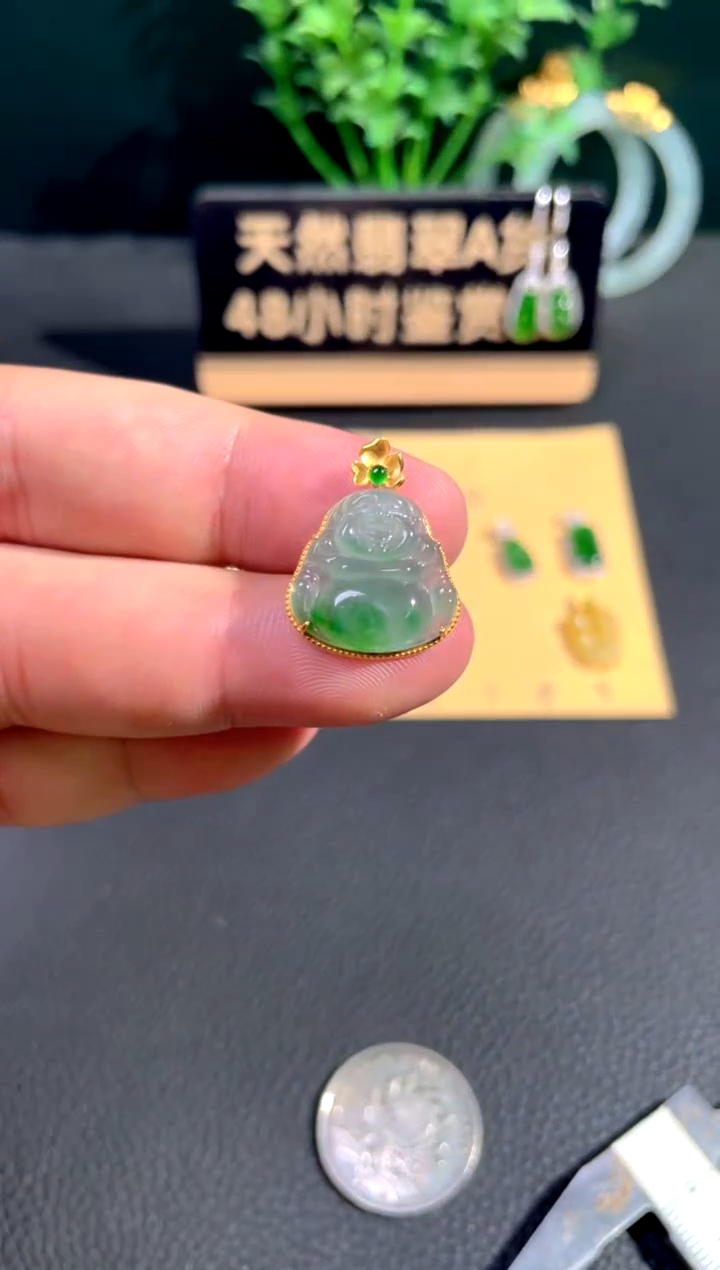 颈饰18K金镶嵌翡翠翡翠