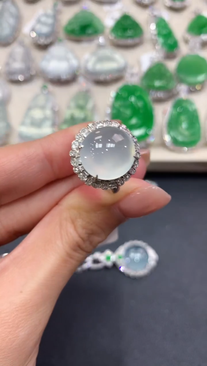 【闪购商品】翡翠戒指18K金镶嵌q81          