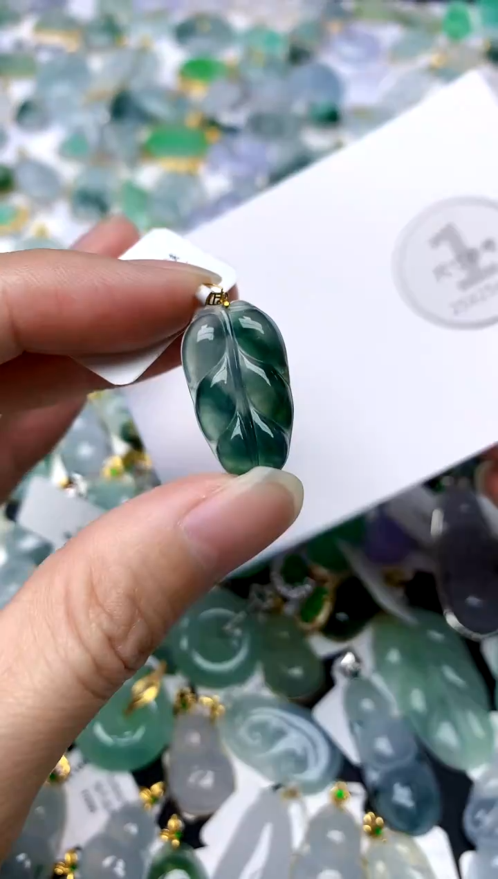 颈饰18K金镶嵌翡翠天然A货翡翠