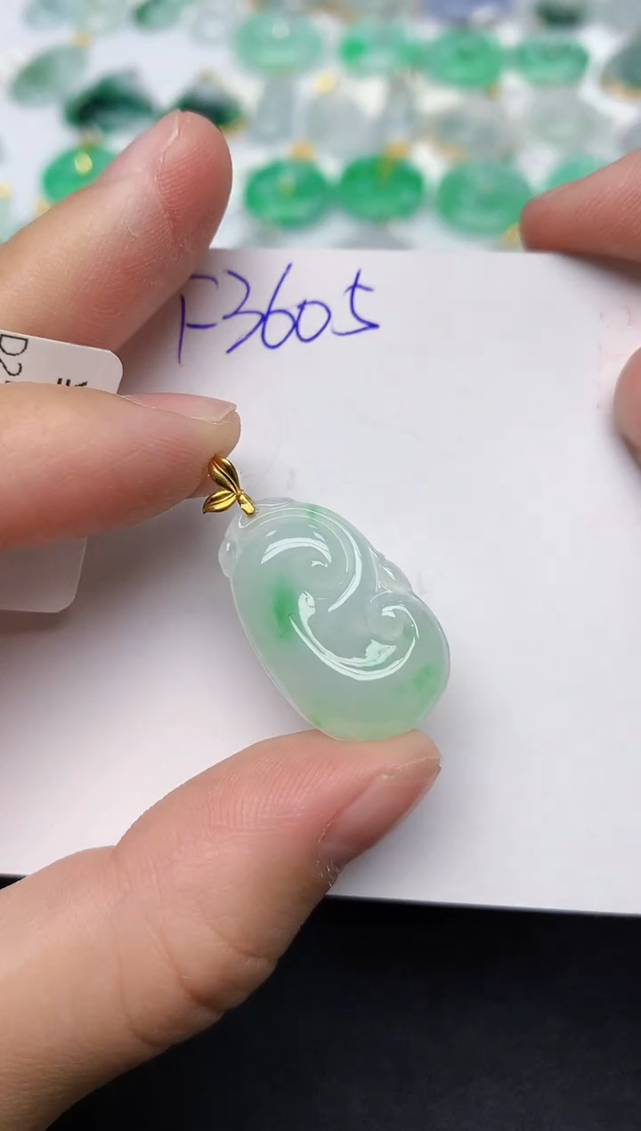 颈饰18K金镶嵌翡翠 天然缅甸A货翡翠百元以上9元证书费自理