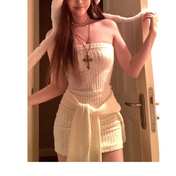 PMKDE||纯欲风白色抹胸连衣裙子秋季新款辣妹穿搭包臀短裙套装