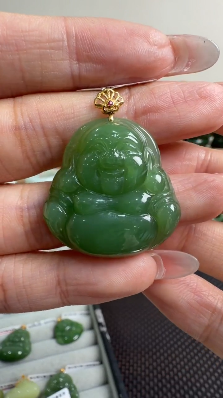 颈饰18K金镶嵌和田玉挂件