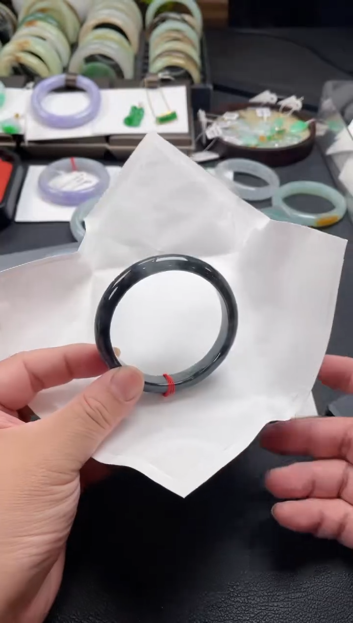 【闪购商品】翡翠手镯未镶嵌有纹裂