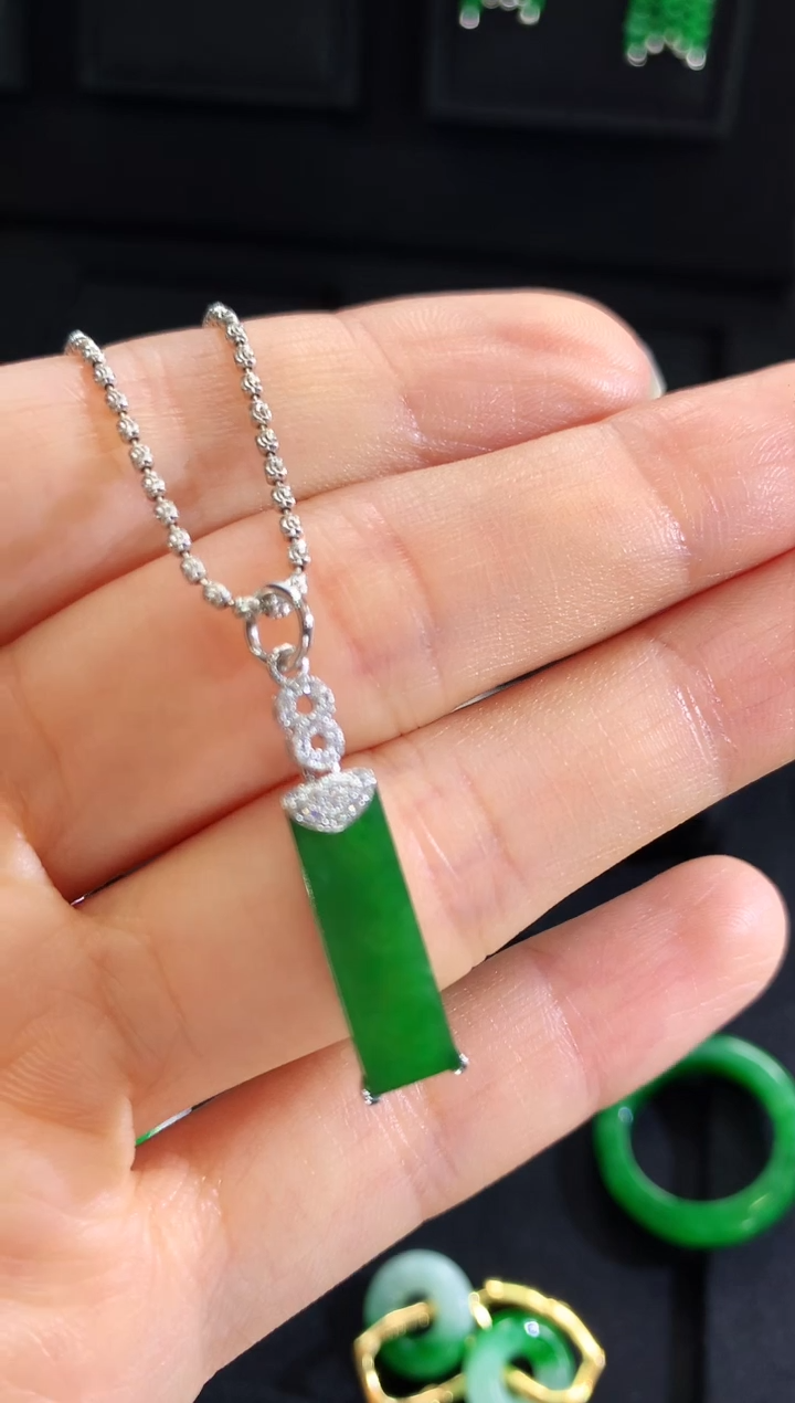 【闪购商品】翡翠吊坠(不含链)18K金镶嵌吊坠