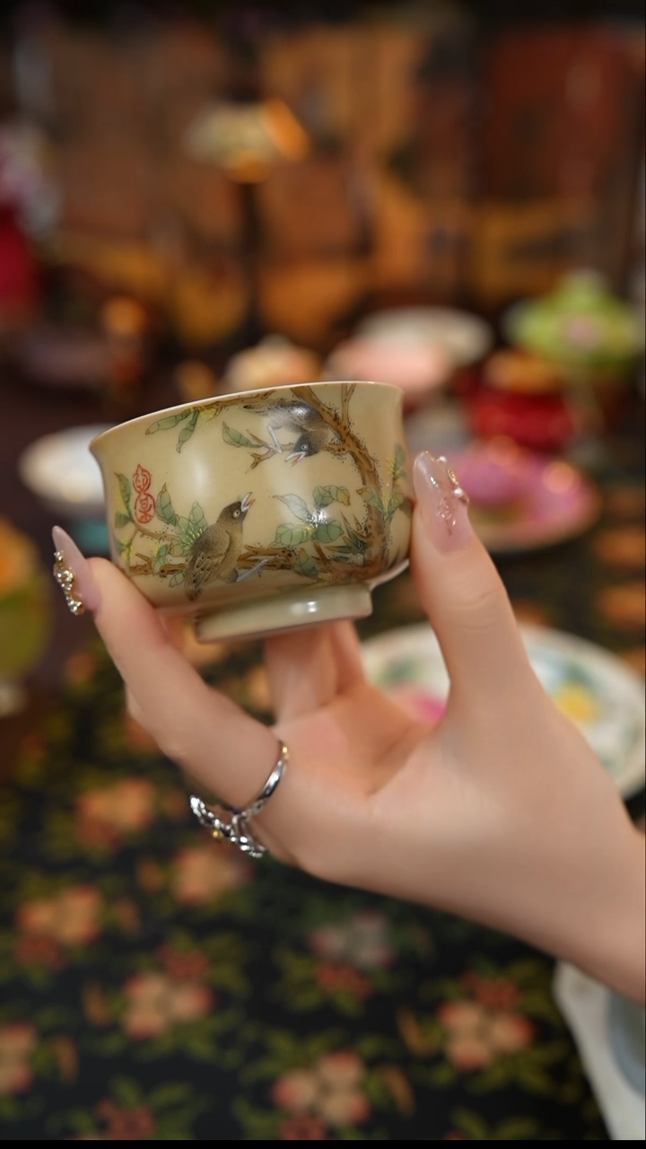 【闪购商品】景德镇手工手绘雅圣粉彩宋画古卷花鸟主人杯