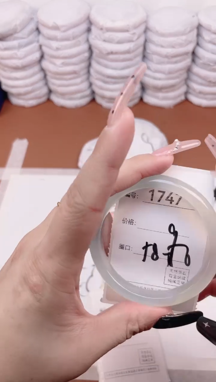 玛瑙/玉髓手镯未镶嵌1747
