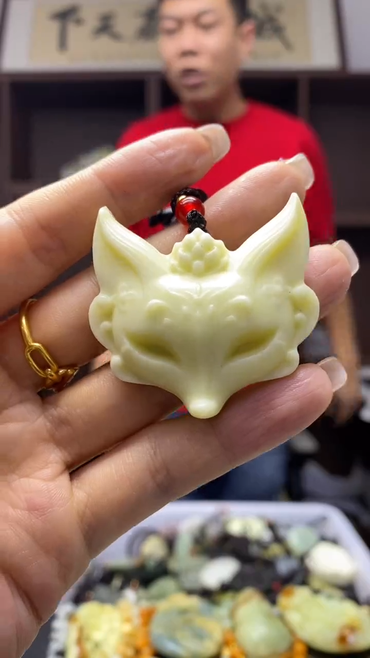 未镶嵌岫玉挂件 