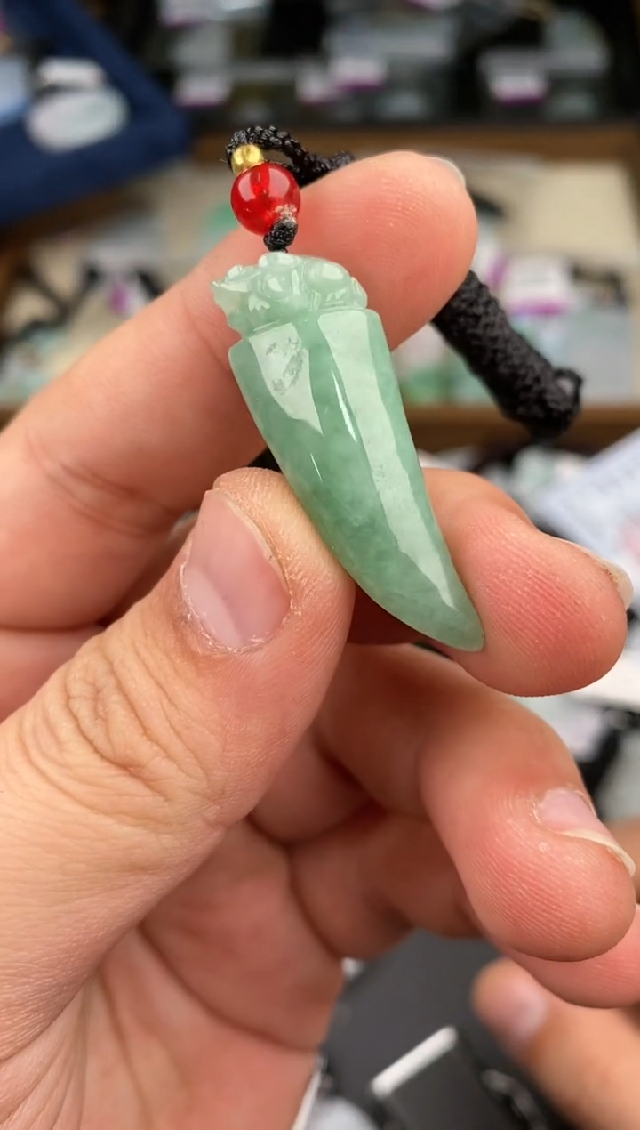 【闪购商品】翡翠颈饰未镶嵌  天然翡翠，一物一图