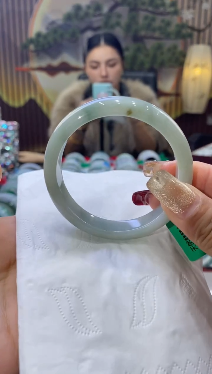 【闪购商品】翡翠手镯未镶嵌多人08337