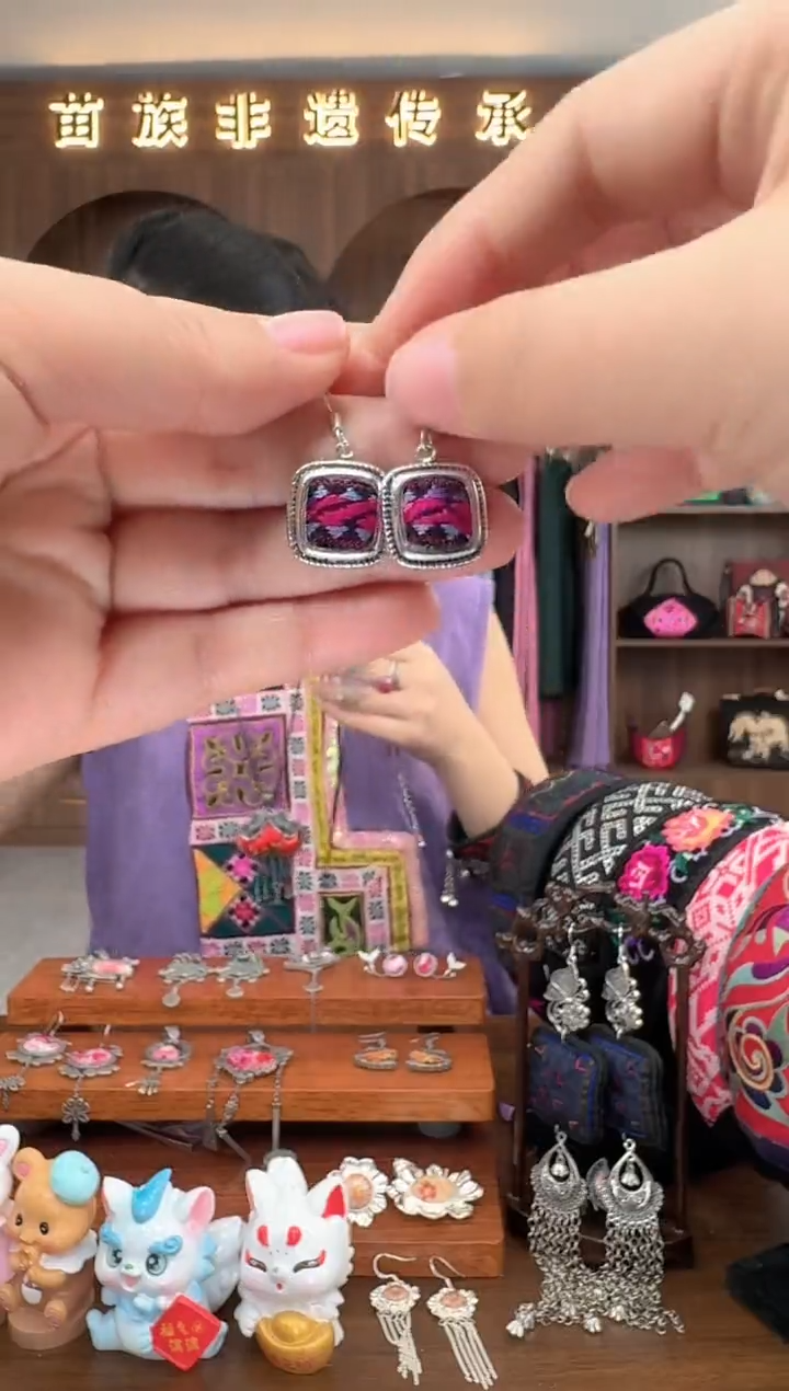 【闪购商品】织绣扶光苗绣传承86