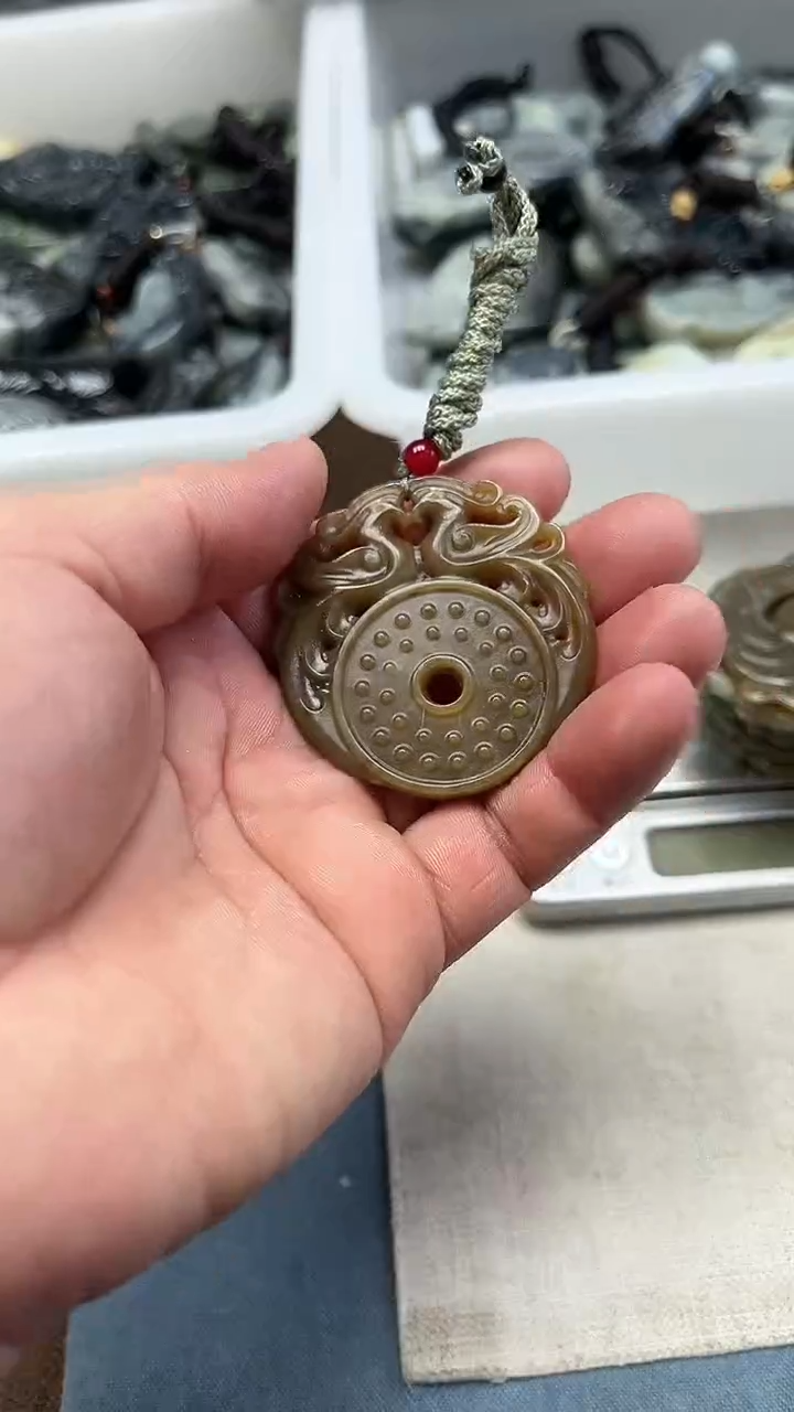 颈饰未镶嵌和田玉1