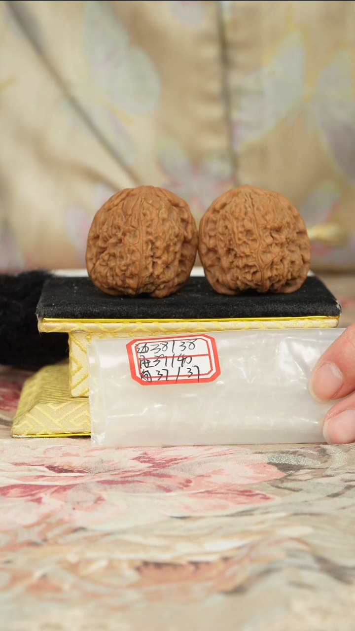 【闪购商品】文玩核桃把件赵喜满南将石