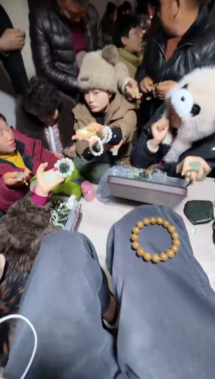 未镶嵌和田玉（糖玉）挂件和田玉