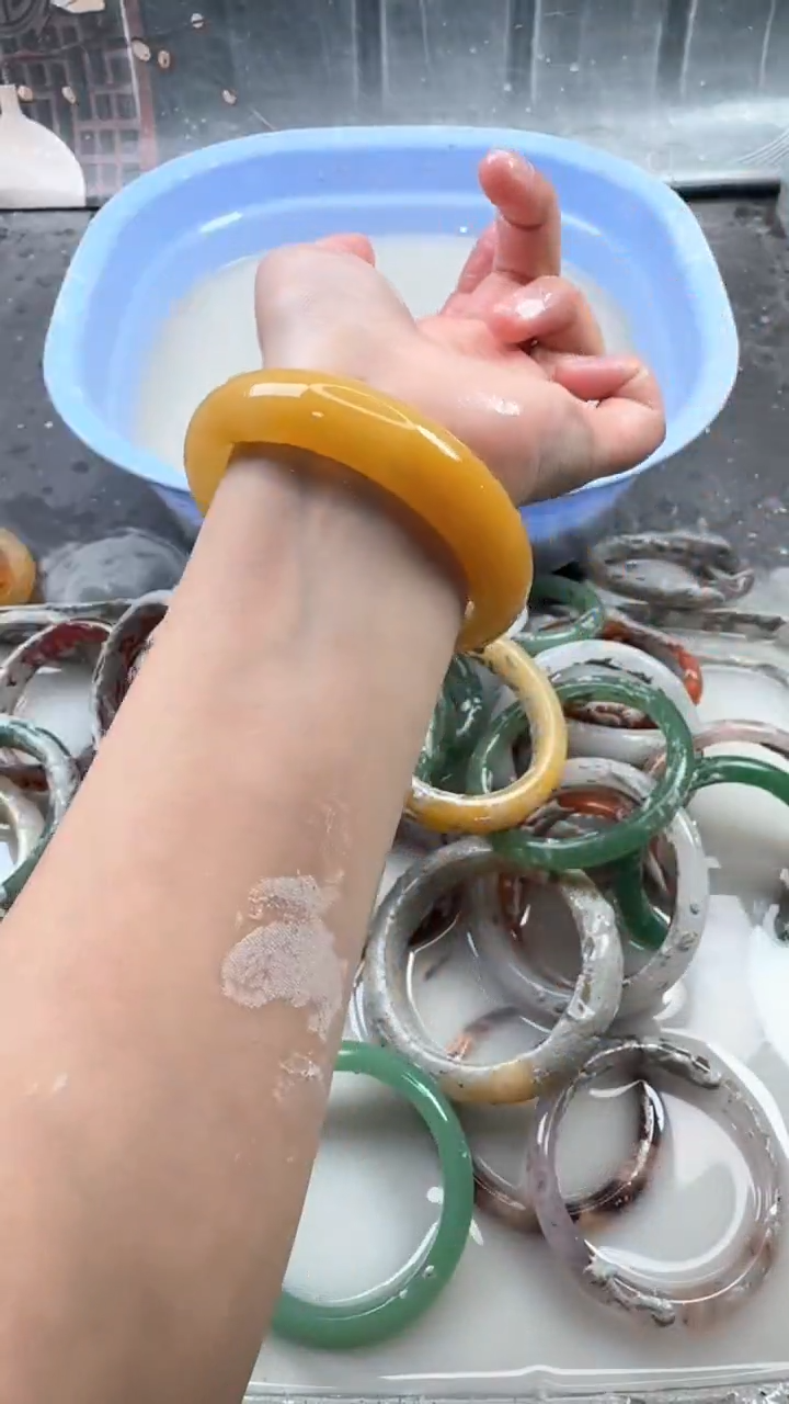 【闪购商品】石英质玉手镯未镶嵌98 6364