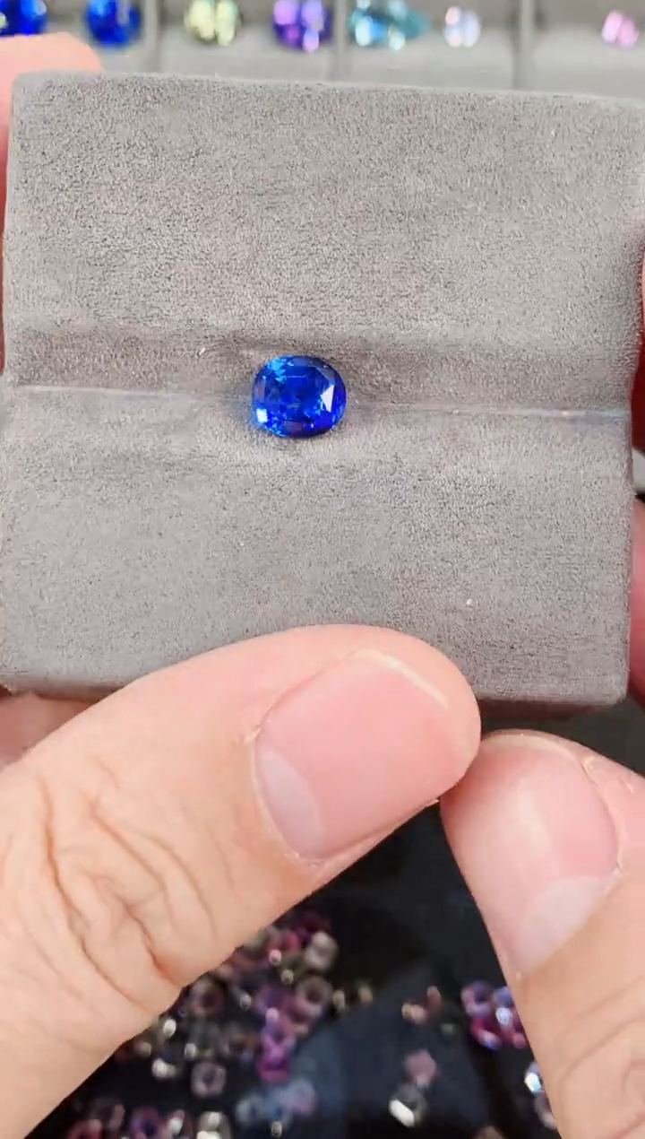【闪购商品】蓝宝石裸石未镶嵌2.12ct老烧皇家蓝