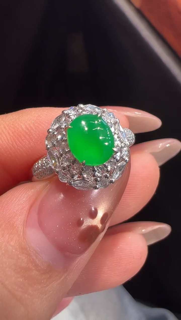 18K金镶嵌戒指翡翠戒指