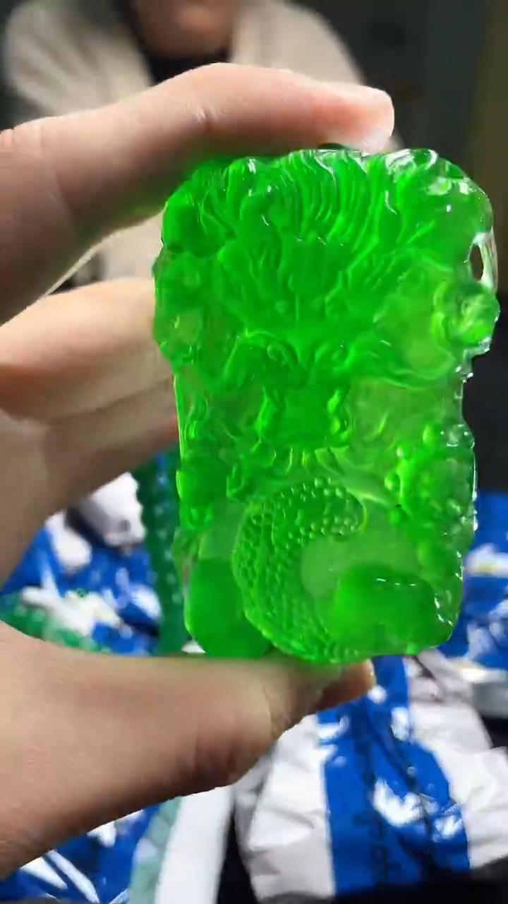 猛子收货精美龙牌