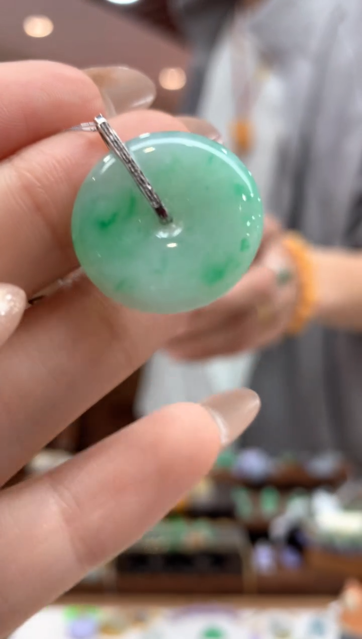 【闪购商品】翡翠吊坠(不含链)18K金镶嵌平安扣