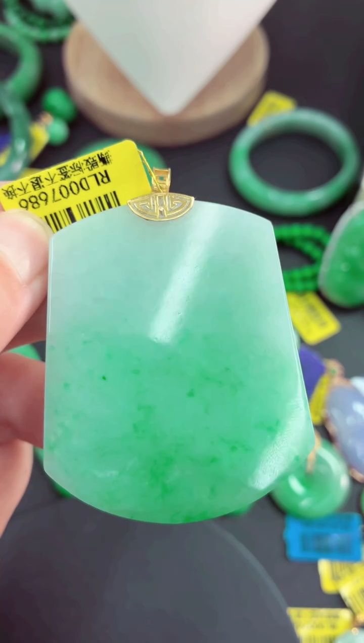 吊坠(不含链)18K金镶嵌翡翠挂件