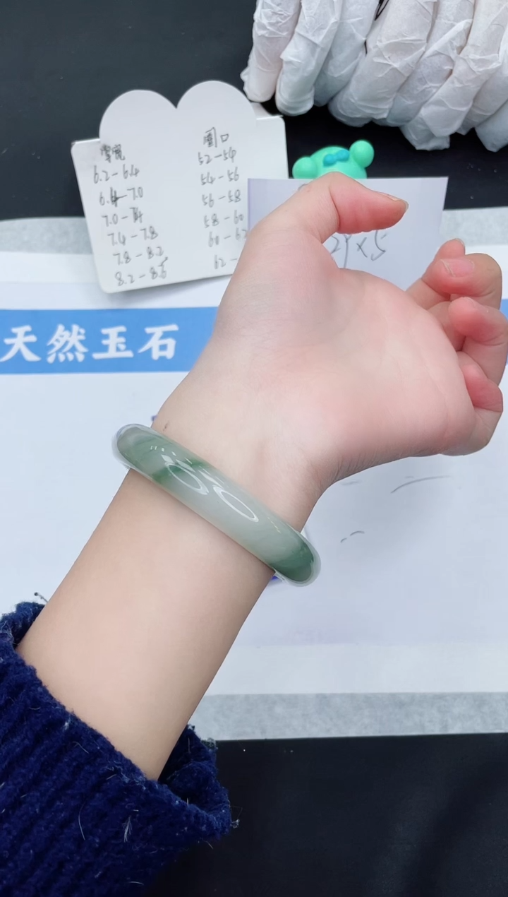【闪购商品】石英质玉手镯未镶嵌T380-57